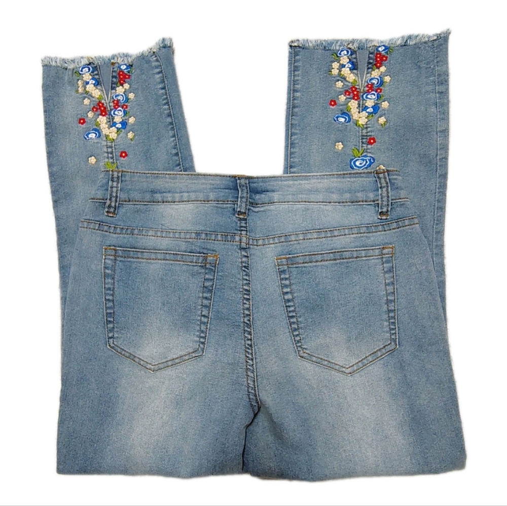 NWT A.Z.I. Embroidered Flower Jeans Light Wash Women's 8 Bohemian Boho Blooming - Picture 7 of 11